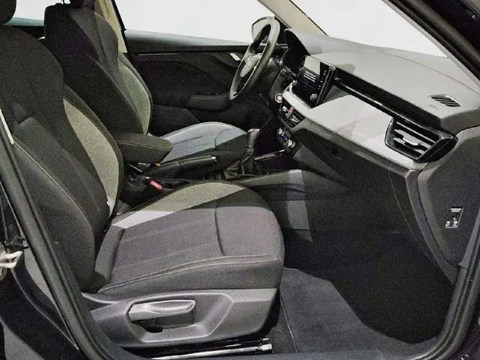 Usado Skoda Kamiq Selection 115 CV (84 kW) 2025 Negro SUV