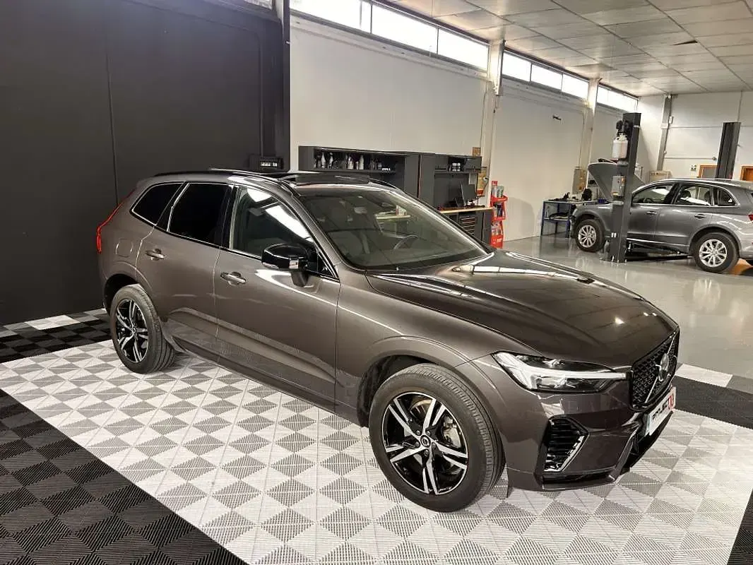 Usado Volvo XC60 R-Design 340 CV (250 kW) 2022 Gris SUV