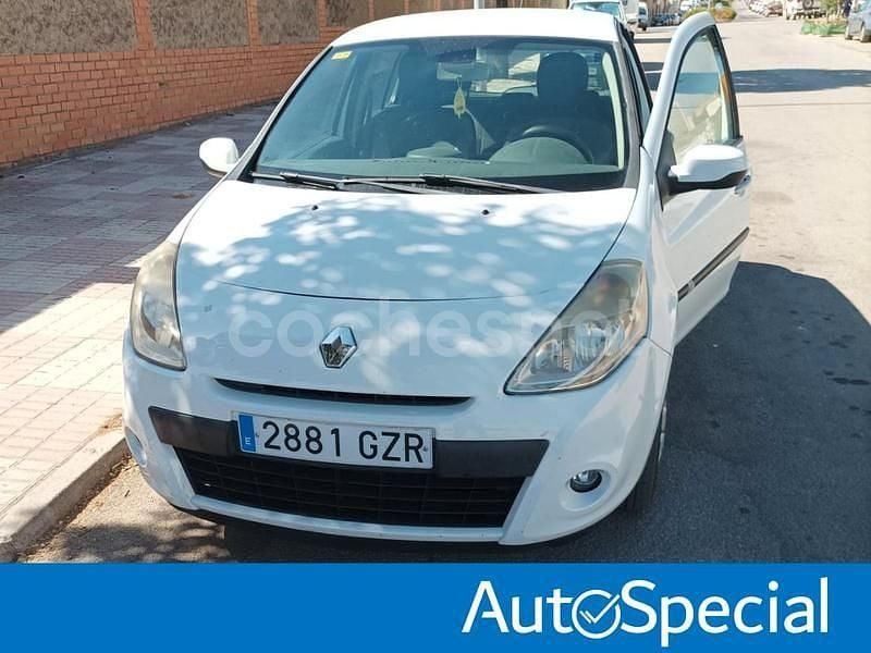 Blanco Usado 2010 Renault Clio II Authentique Berlina | 3690 € (Un poco caro) - Imagen 1/3