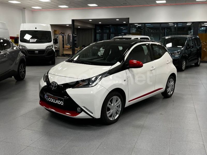 Usado Toyota Aygo X-play 69 CV (50 kW) 2018 Blanco Utilitario
