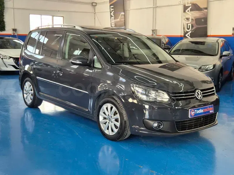 Usado VW Touran Advance 140 CV (102 kW) 2015 Gris / plata Monovolumen