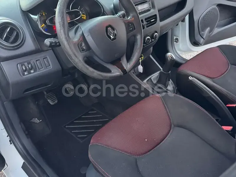 Usado Renault Clio III Collection 75 CV (55 kW) 2014 Blanco Berlina