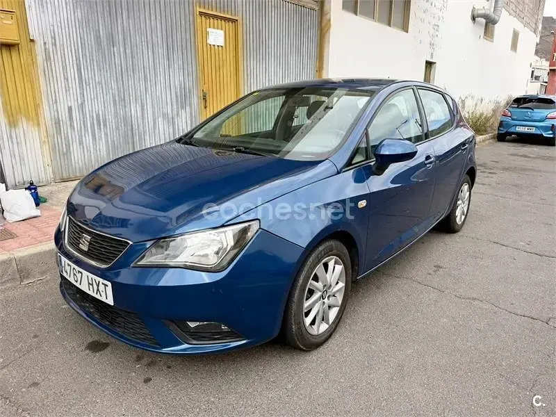 Usado Seat Ibiza I-Tech 85 CV (62 kW) 2014 Azul Berlina