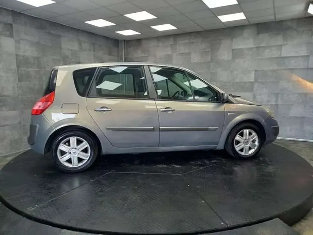 Usado Renault Scénic II Expression 101 CV (74 kW) 2004 Beige Monovolumen