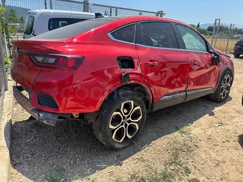 Usado Renault Arkana Intens 145 CV (106 kW) 2021 Granate SUV