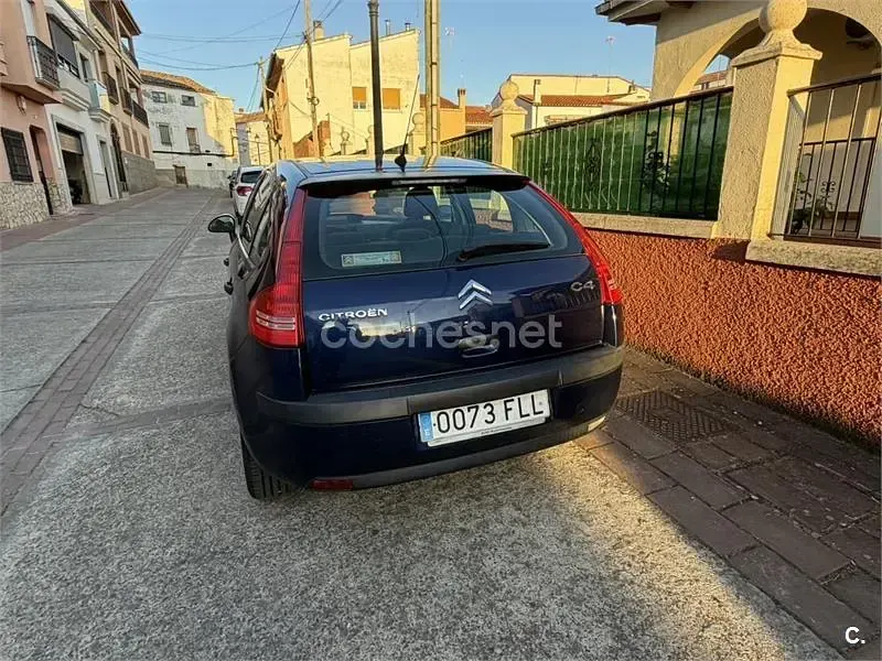 Usado Citroën C4 92 CV (67 kW) 2007 Azul Berlina