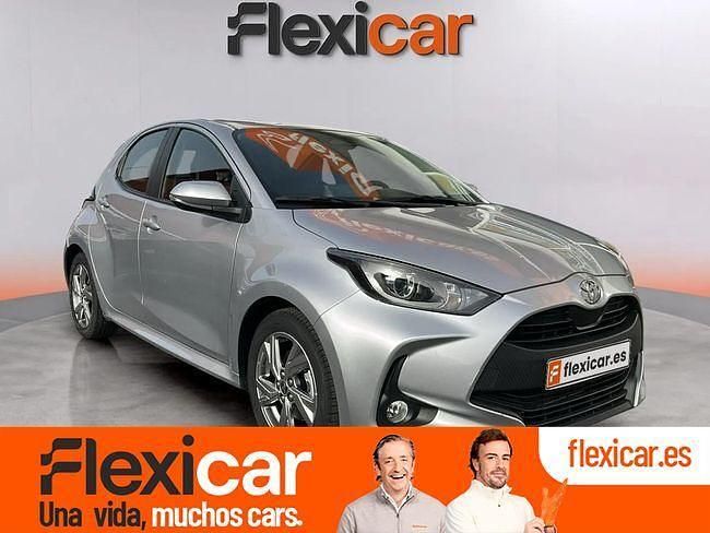 Gris Usado 2024 Toyota Yaris Hybrid Active Berlina | 20.490 € (Precio justo) - Imagen 1/4