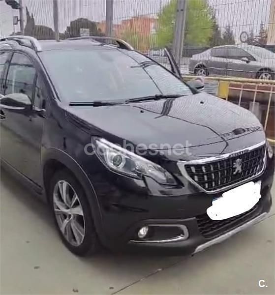 Usado Peugeot 2008 Allure 100 CV (73 kW) 2019 Negro SUV