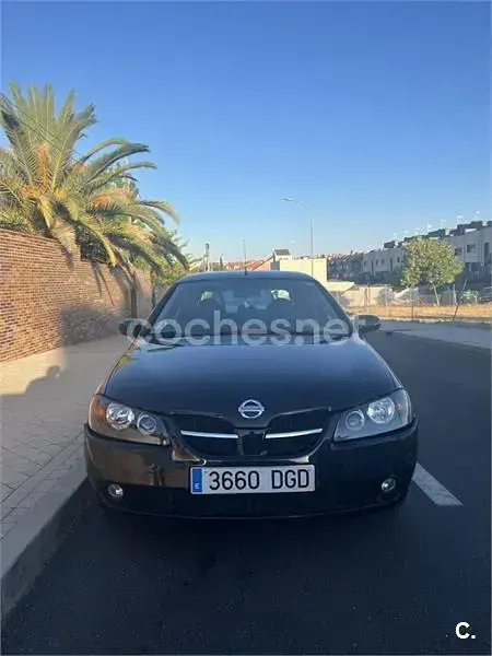 Usado Nissan Almera 98 CV (72 kW) 2005 Negro Berlina