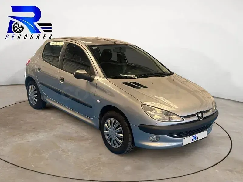 Usado Peugeot 206 110 CV (80 kW) 2001 Gris / plata Berlina