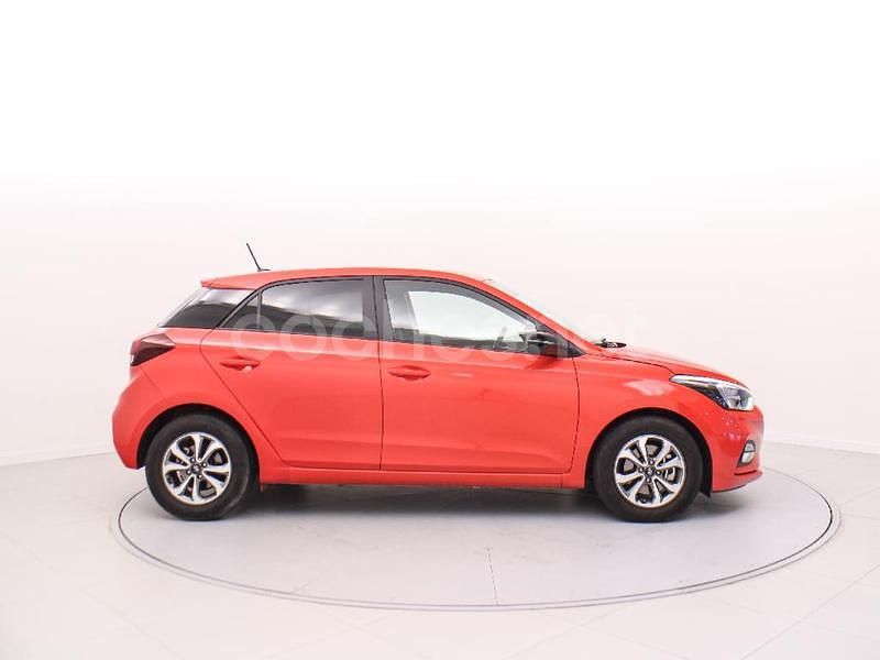 Usado Hyundai i20 100 CV (73 kW) 2020 Rojo Berlina