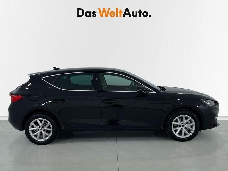 Usado Seat Leon Style 150 CV (110 kW) 2025 Negro Berlina