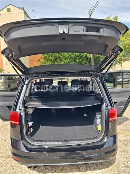 Usado VW Touran Advance 150 CV (110 kW) 2016 Negro Monovolumen