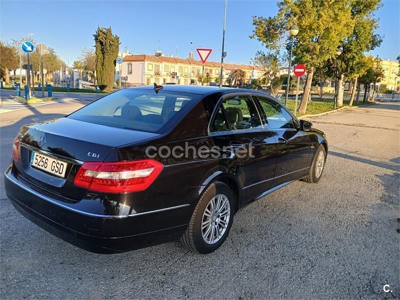 Usado Mercedes E220 Elegance 170 CV (125 kW) 2009 Negro Berlina