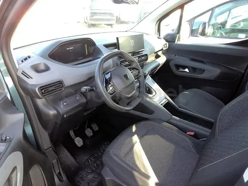 Usado Peugeot Rifter Allure 100 CV (73 kW) 2025 Azul Monovolumen