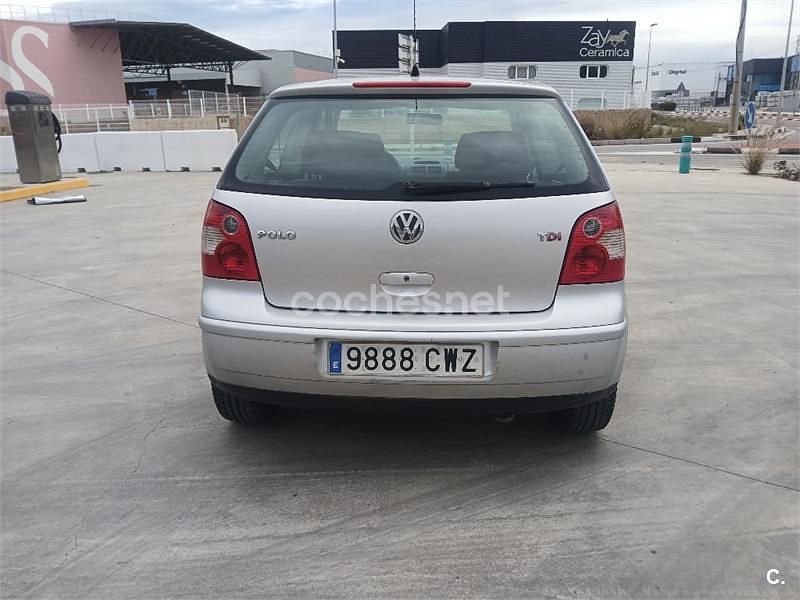 Usado VW Polo Advance 100 CV (73 kW) 2005 Gris / plata Berlina