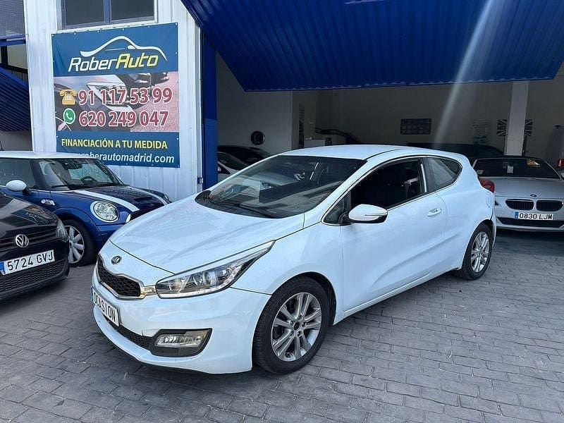 Usado Kia ProCeed 110 CV (80 kW) 2015 Blanco Utilitario