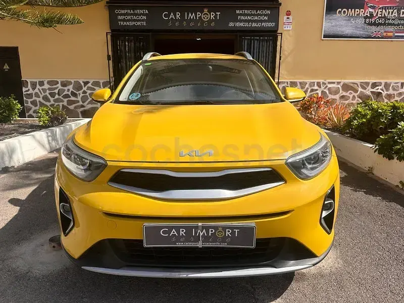 Usado Kia Stonic 84 CV (61 kW) 2022 Amarillo SUV