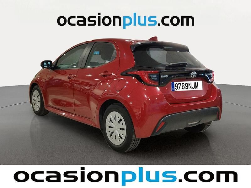 Usado Toyota Yaris Hybrid Business Edition 116 CV (85 kW) 2022 Rojo