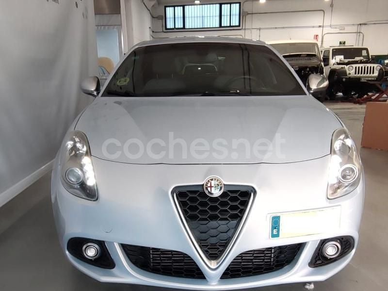 Gris / plata Usado 2014 Alfa Romeo Giulietta Distinctive Utilitario | 9200 € (Caro) - Imagen 1/4