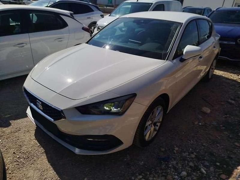 Usado Seat Leon Style 116 CV (85 kW) 2022 Blanco Berlina