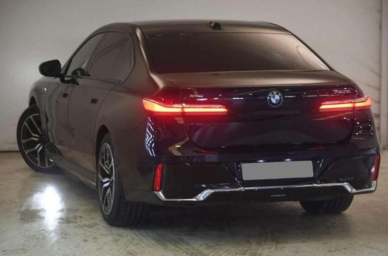 Usado BMW 750e M Sport 489 CV (359 kW) 2025 Negro Berlina