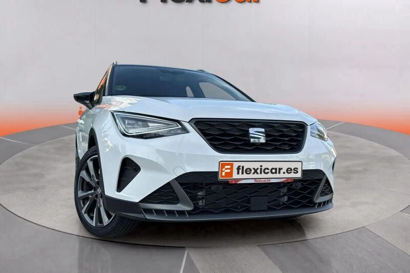 Blanco Nuevo 2025 Seat Arona FR SUV | 21.790 € - Imagen 1/4