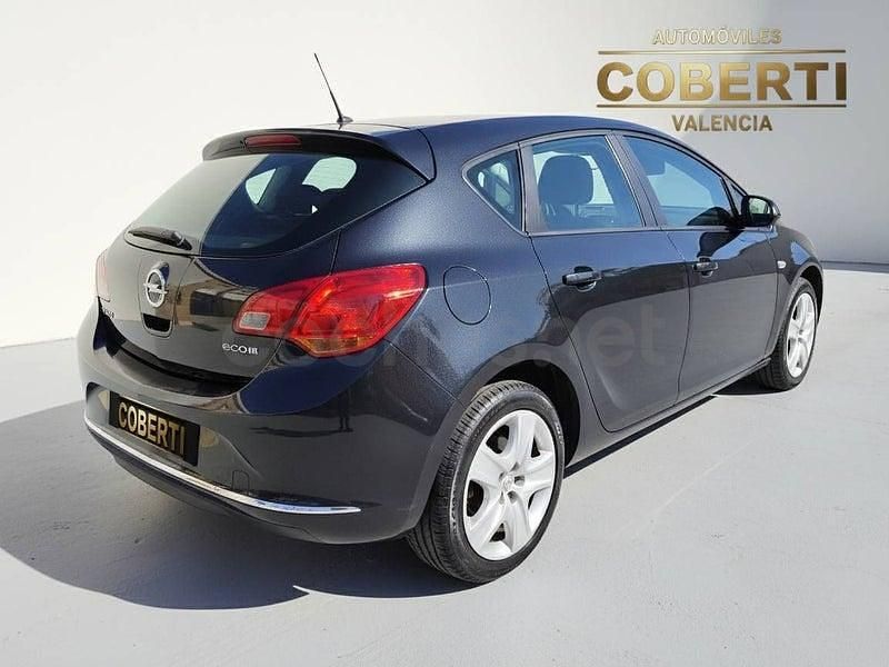 Usado Opel Astra Selective 140 CV (102 kW) 2015 Negro Berlina