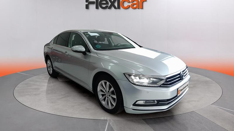 Usado VW Passat Advance 150 CV (110 kW) 2017 Gris Berlina