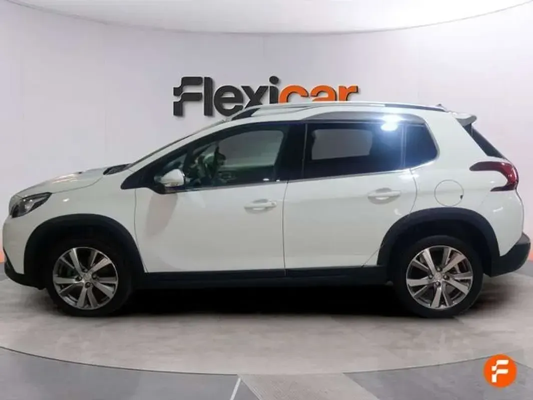 Usado Peugeot 2008 Active 102 CV (75 kW) 2019 Blanco SUV