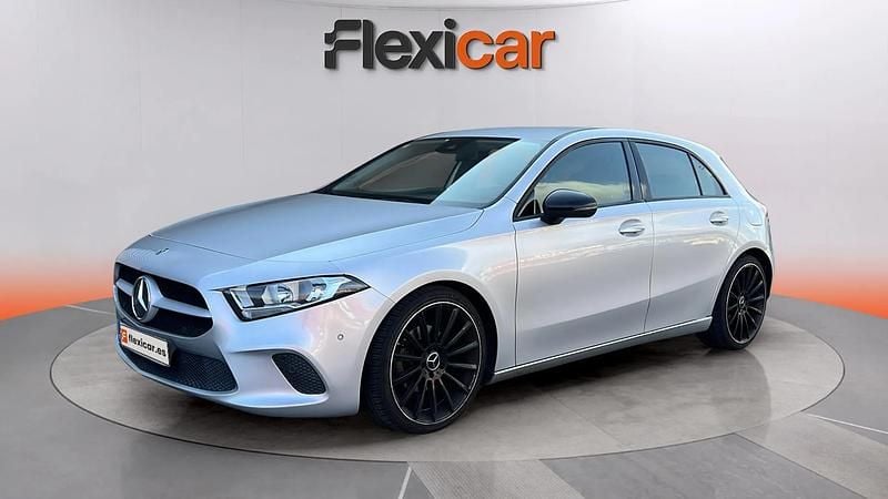 Usado Mercedes A180 116 CV (85 kW) 2019 Gris Berlina