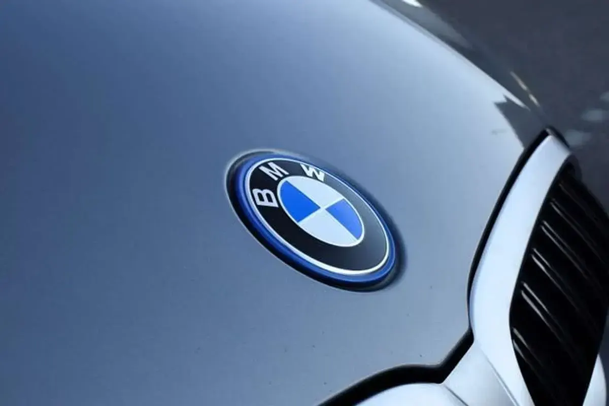 Usado BMW 330e Sport Line 292 CV (214 kW) 2023 Gris Familiar