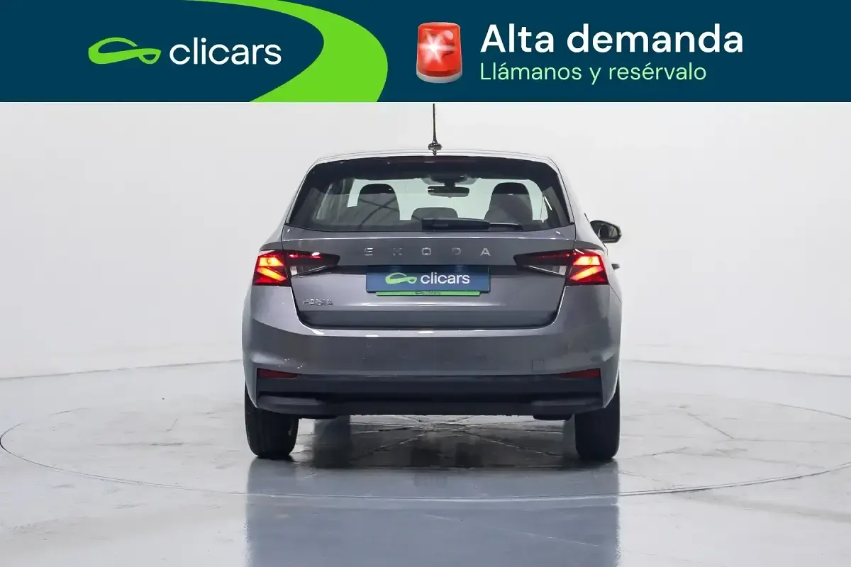 Nuevo Skoda Fabia 95 CV (69 kW) 2025 Gris / plata Utilitario