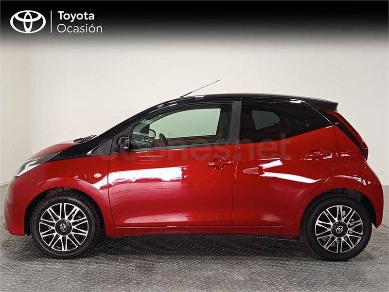 Usado Toyota Aygo X-cite 72 CV (52 kW) 2020 Rojo Utilitario