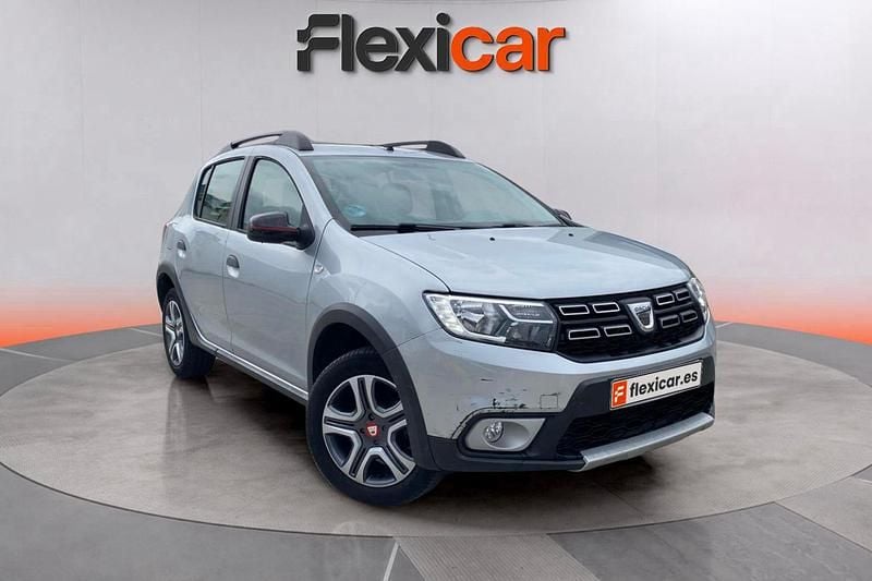 Usado Dacia Sandero Comfort 95 CV (69 kW) 2019 Gris Berlina