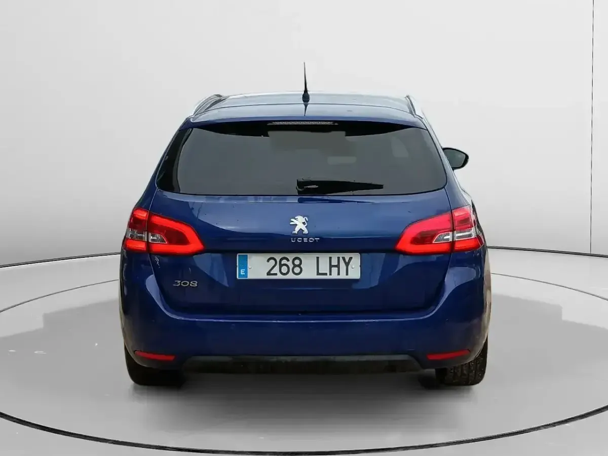 Usado Peugeot 308 Style 130 CV (95 kW) 2020 Azul Familiar