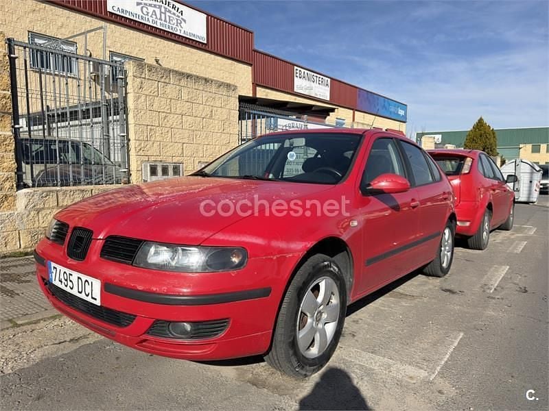 Usado Seat Leon Stella 105 CV (77 kW) 2004 Rojo Utilitario