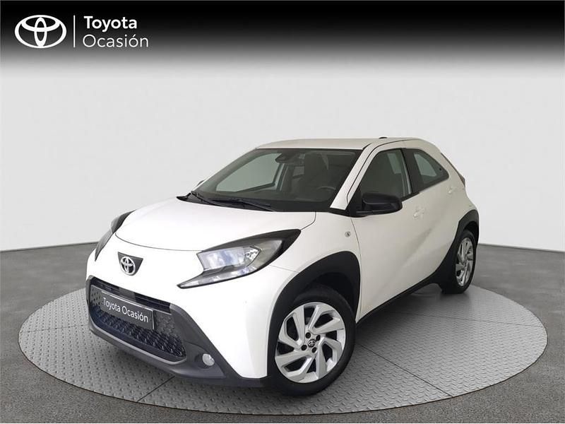 Usado Toyota Aygo X Play 72 CV (52 kW) 2024 Blanco SUV
