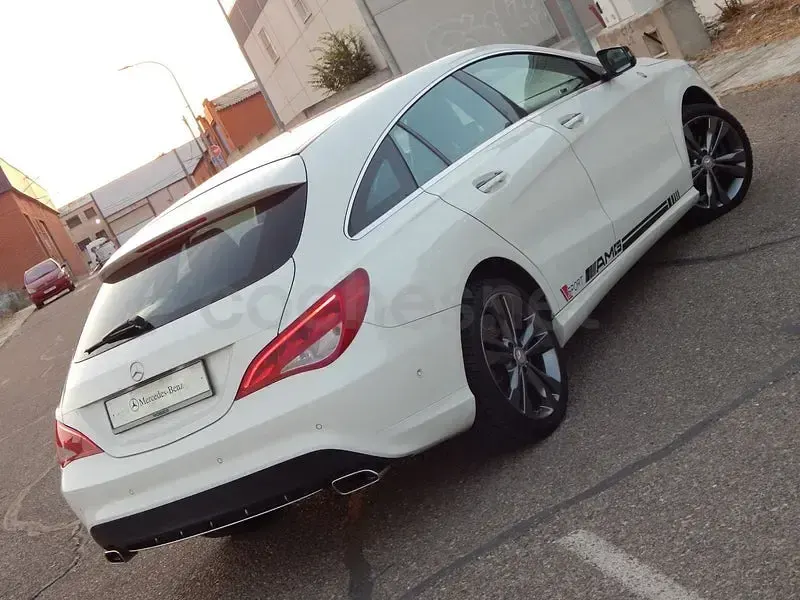 Usado Mercedes CLA180 Shooting Brake 122 CV (89 kW) 2015 Gris / plata Familiar