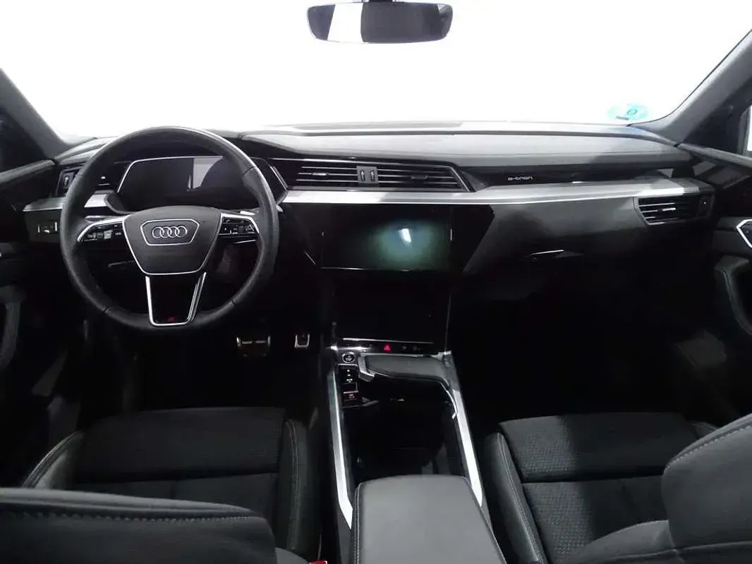 Usado Audi e-tron Sportback S-Line 300 kW (408 CV) 2023 Gris SUV