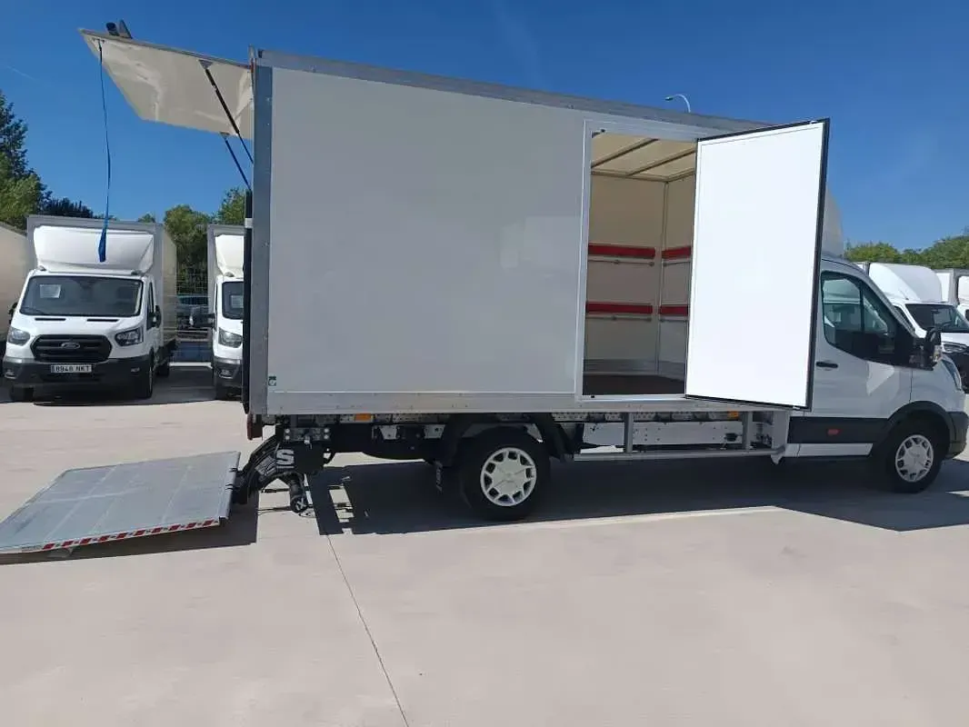 Usado Ford Transit Trend 131 CV (96 kW) 2024 Blanco Van