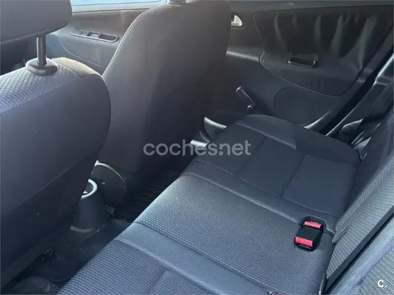 Usado Peugeot 207 Active 95 CV (69 kW) 2011 Negro Familiar