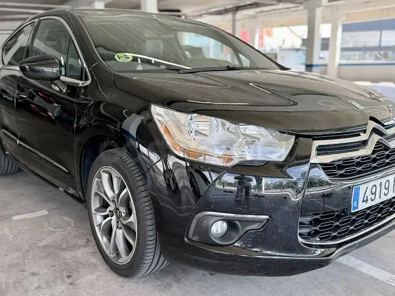 Usado Citroën DS4 Limited Edition 1955 112 CV (82 kW) 2015 Negro Utilitario