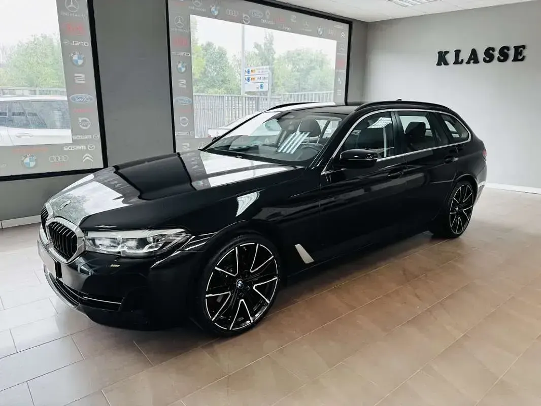 Usado BMW 520 Luxury Line 190 CV (139 kW) 2023 Negro Berlina