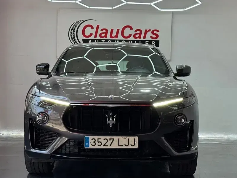 Usado Maserati Levante 275 CV (202 kW) 2020 Gris / plata SUV