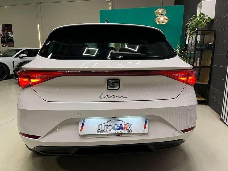 Usado Seat Leon ST Style 116 CV (85 kW) 2021 Blanco Familiar