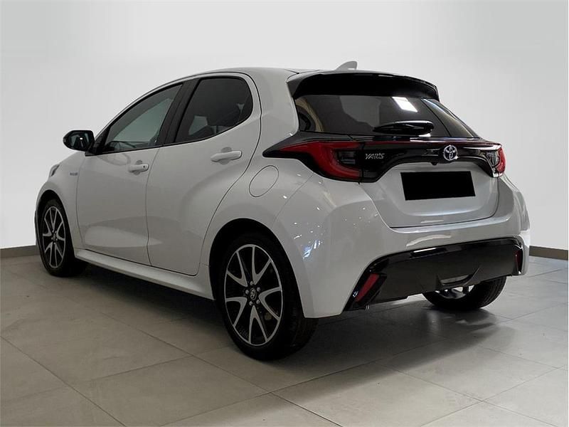 Usado Toyota Yaris Hybrid Style 116 CV (85 kW) 2020 Blanco perlado iceberg Utilitario