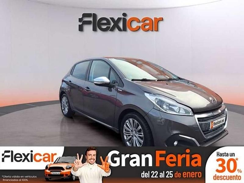 Usado Peugeot 208 Style 82 CV (60 kW) 2017 Gris Utilitario
