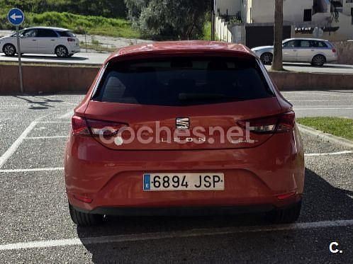 Usado Seat Leon Ecomotive 110 CV (80 kW) 2016 Rojo Berlina