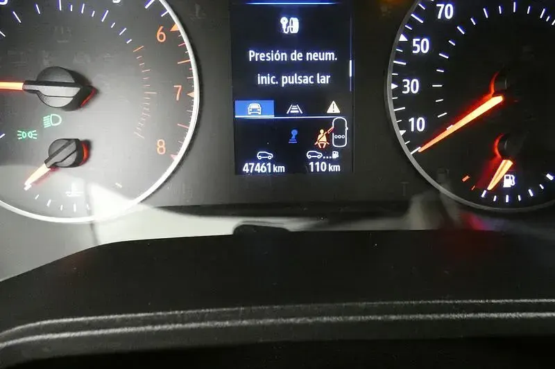 Usado Renault Clio V SE 67 CV (49 kW) 2023 Negro Utilitario